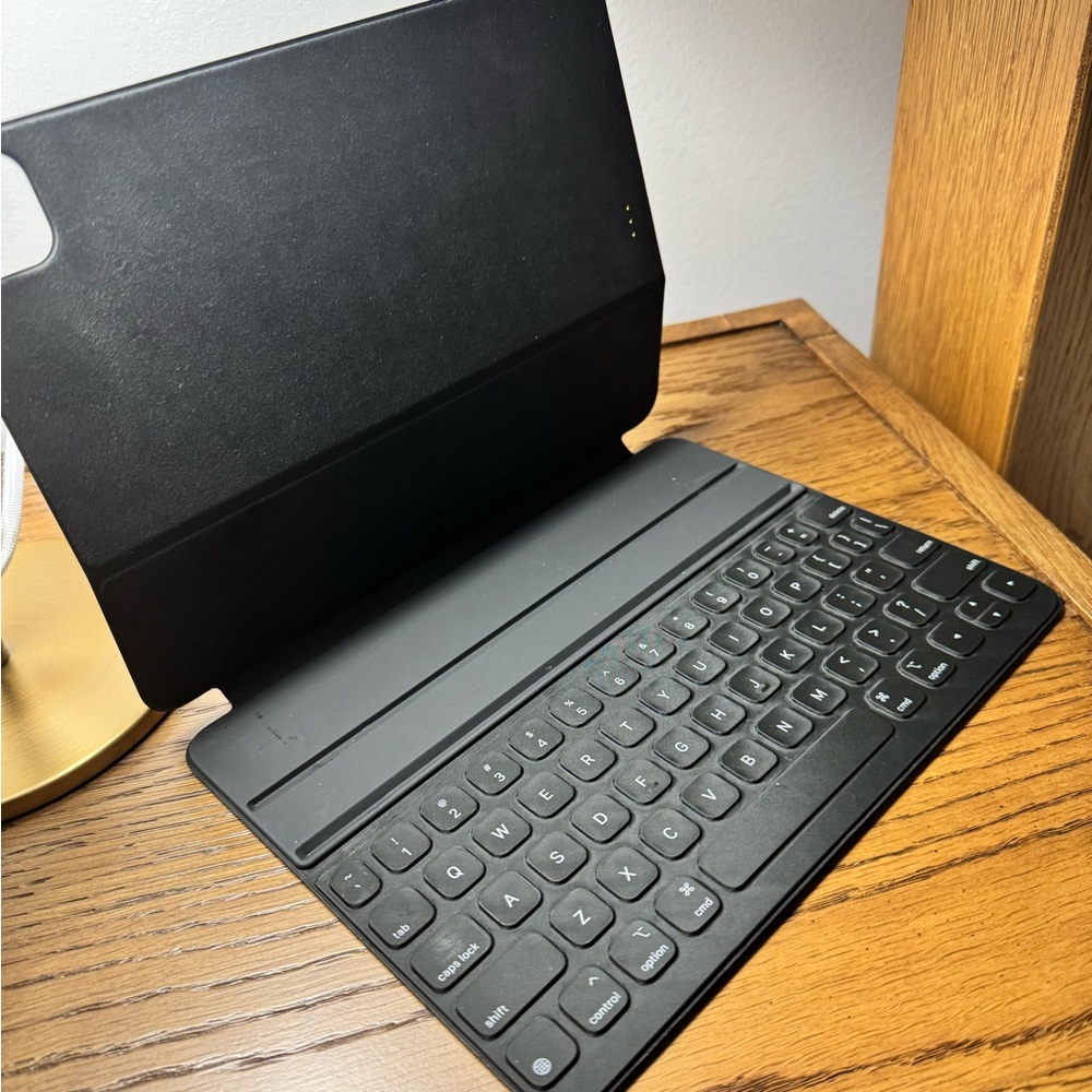 Apple Smart Folio (ipad not included)